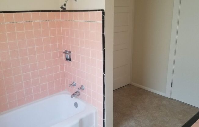 2 beds, 1 bath, $3,200
