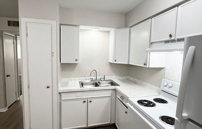 2 beds, 1 bath, $750