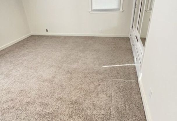 2BD/1BATH - NORTHWEST GARAGE, LANDSCAPED YARD & WASHER/DRYER HOOKUP