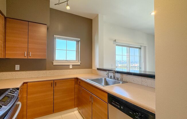 Pristine Top Floor 2bd/2bth Capitol Hill Condo, $3,100/mo.