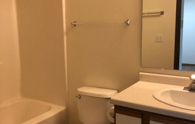 2 beds, 1 bath, 900 sqft, $825, Unit 311