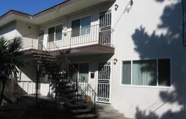 1487 Valle Vista Ave