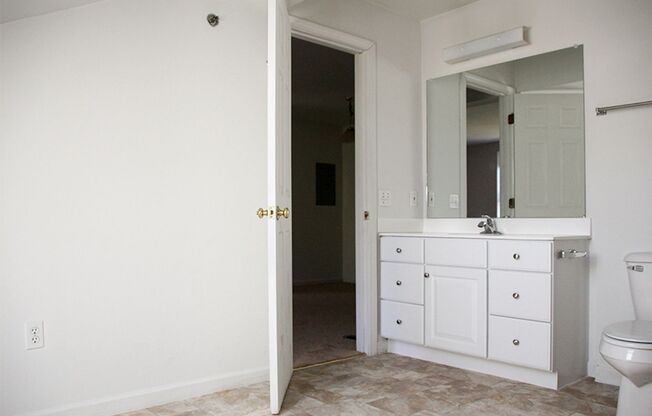 2 beds, 1 bath, 927 sqft, $1,950, Unit 535