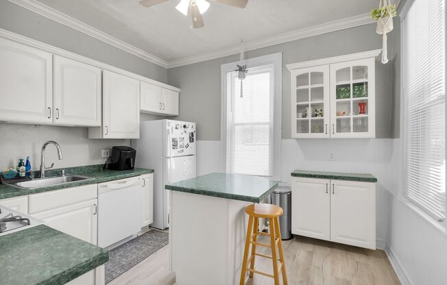 3 BR 2 bath Bloomfield/Upper Lawrenceville $2200/month plus utilities