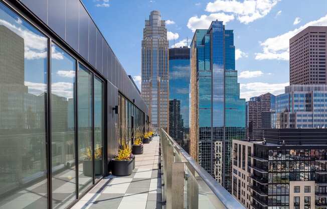 4Marq - Rooftop Patio and Views of City