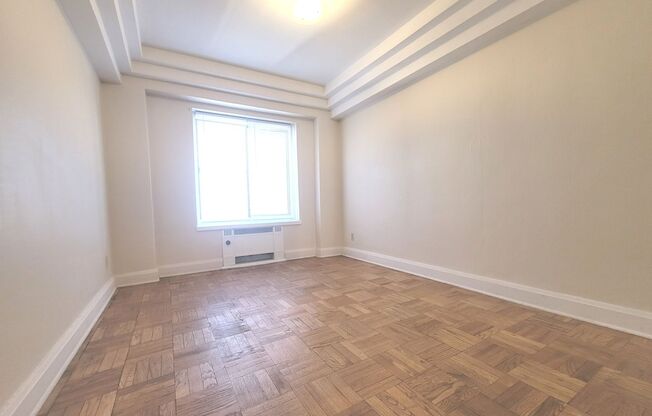 1 bed, 1 bath, $1,075, Unit 307