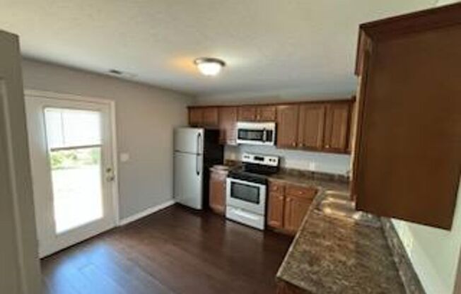 3 beds, 2.5 baths, $1,499, Unit 1077-F Two Mile Rd.