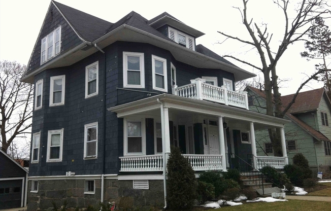 12 AVON WAY