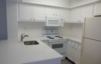 ONE BEDROOM ONE BATHROOM! WATERFRONT COMMUNITY!