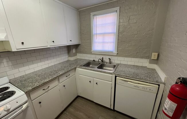 1 bed, 1 bath, $825, Unit 1702 19th Street