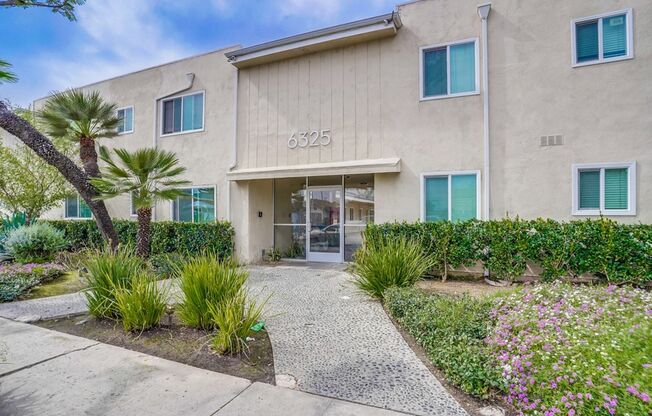 Pet Friendly Apartment Complex in South LA - Gated Parking, Laundry In-Units, Manager On-Site