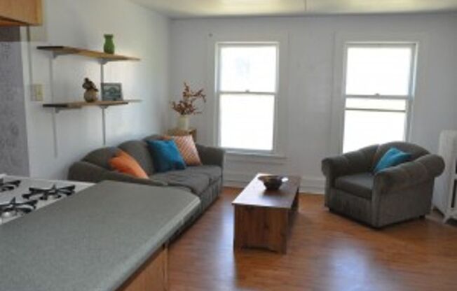 4 beds, 2 baths, $4,200, Unit 218-5