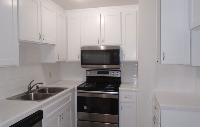 2 beds, 1 bath, $1,395, Unit Unit B