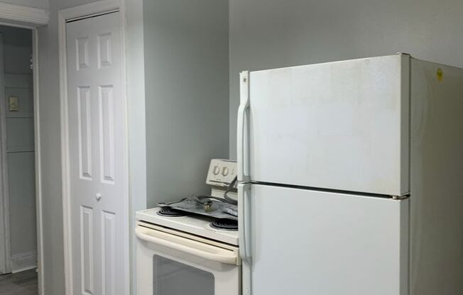 2 beds, 1 bath, 800 sqft, $1,400, Unit 2