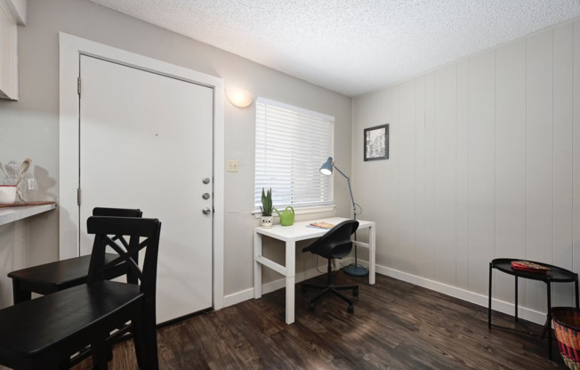 Studio, 1 bath, 400 sqft, $1,075