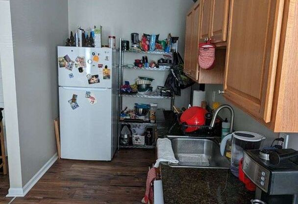 2 beds, 1 bath, $1,350, Unit #302 (8)