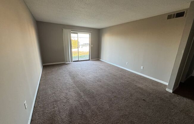 3 beds, 2 baths, 1,155 sqft, $1,050, Unit D03