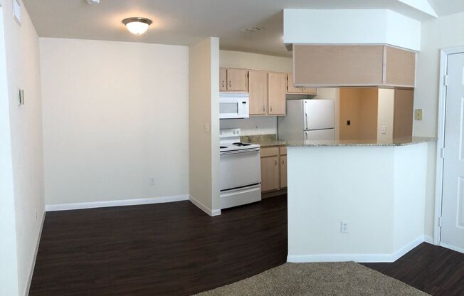 2 beds, 1 bath, 800 sqft, $959