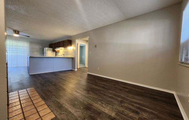 2922 STRAUS LANE