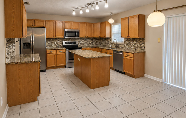 4 beds, 3.5 baths, $2,800