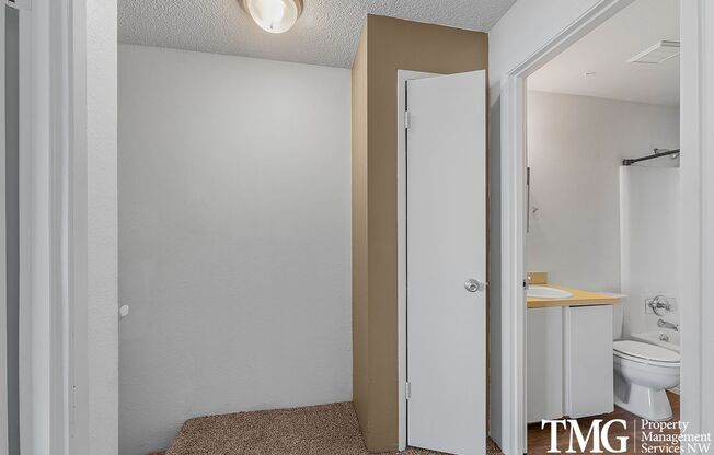2 beds, 1.5 baths, 1,000 sqft, $1,495, Unit 1330-H5