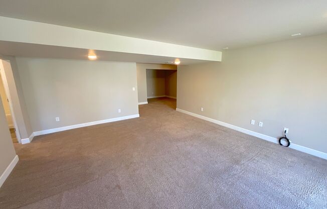 3 beds, 2.5 baths, $2,550