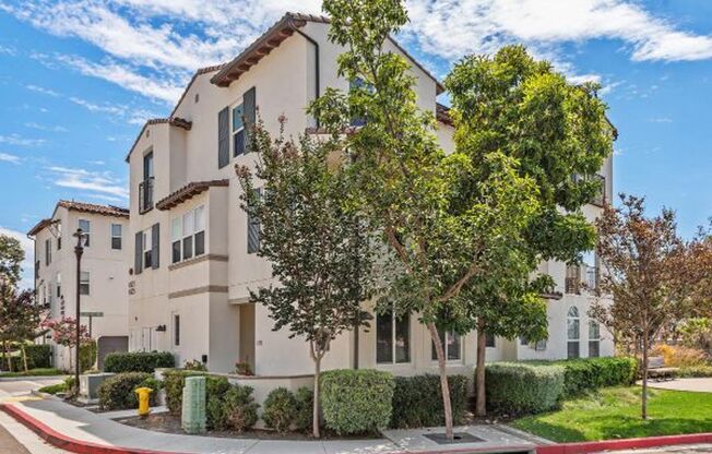 Beautiful 3B/3.5BA Townhouse in Carlsbad w/ AC, Attached Garage, & Pool!