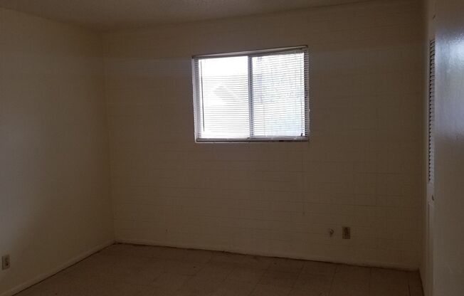 913 E. Spence