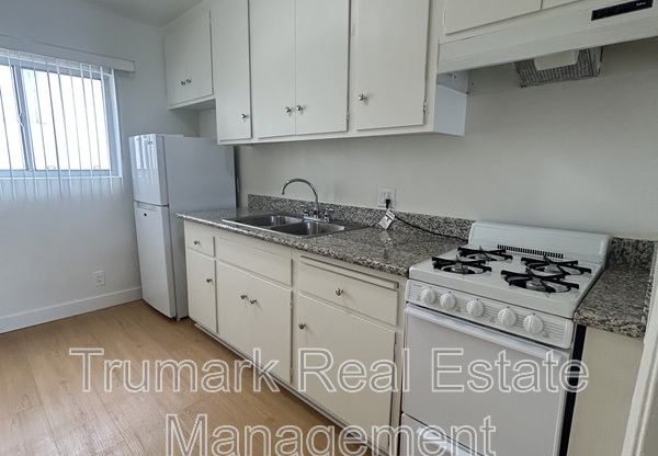 321 E TUJUNGA AVE