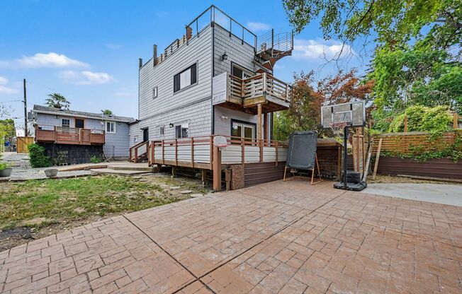 Spacious 2-Bedroom ADU in West Seattle — $3,000/month