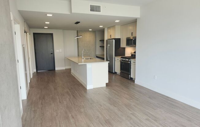 1 bed, 1 bath, 808 sqft, $2,585, Unit #921