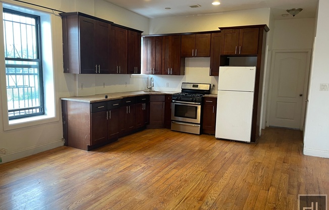 130 DUMONT AVE