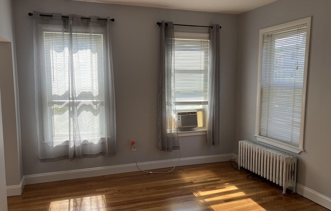 2 beds, 1 bath, $2,800, Unit 2