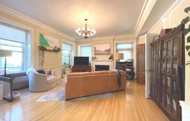 2 beds, 1 bath, $2,145, Unit 101