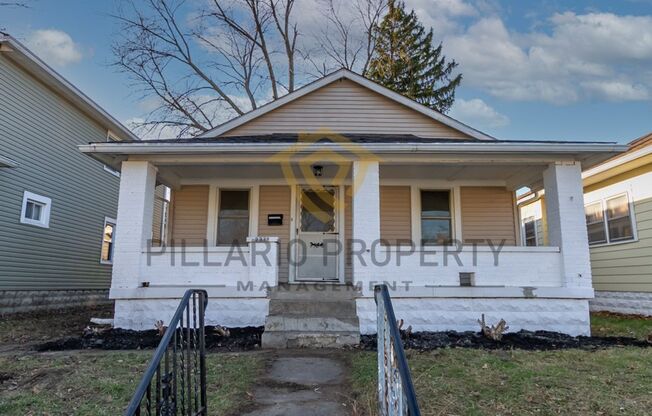 Charming 3-Bedroom Bungalow Near Garfield Park – Spacious, Bright & Ready for You! Available NOW!