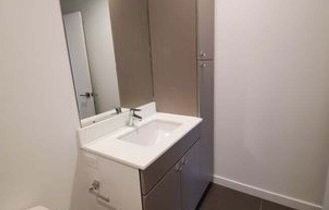 2 beds, 2 baths, 1,000 sqft, $2,625, Unit 609