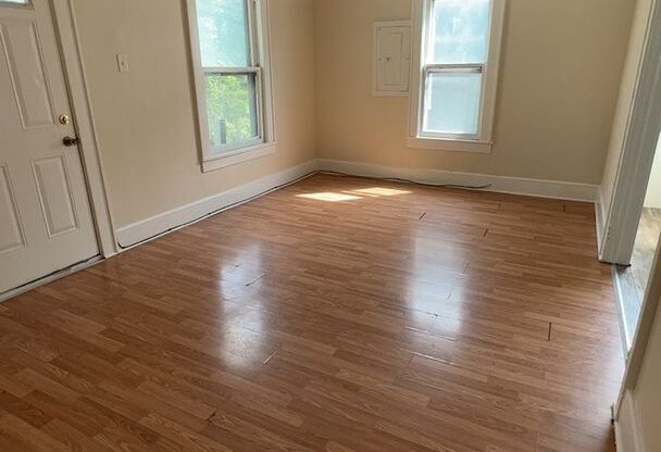 2 beds, 1 bath, $1,000