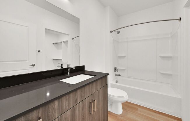 2 beds, 1 bath, $1,300, Unit 214