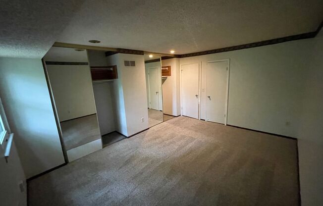 4 beds, 2 baths, 1,229 sqft, $1,700, Unit 7406