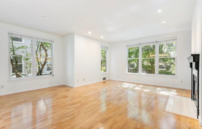 Riverplace Condominiums - 1 bed/1 bath corner unit w/parking/storage/balcony/fireplace