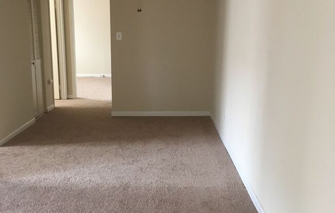 1 bed, 1 bath, 725 sqft, $1,270, Unit E10