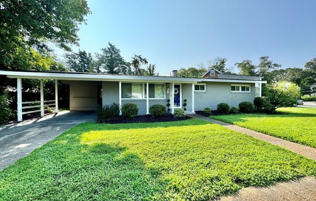 3-Bedroom Home In Laurel Manor - Fenced Backyard - Circular Driveway - All Appliances Convey - Pet Friendly!