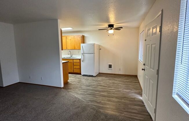 2 beds, 1 bath, 900 sqft, $1,150, Unit Screen396