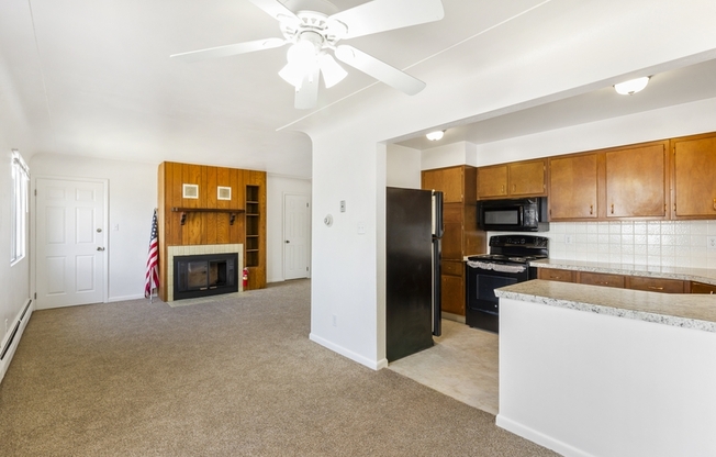 2408 W 11 ST
