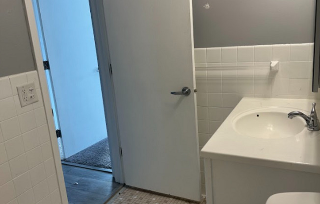 2 beds, 1 bath, 750 sqft, $1,349, Unit 1624-12