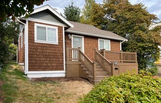 Charming and updated 2 bedroom, 1 bath bungalow in West Seattle