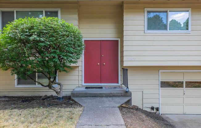 Charming 3 bedroom 3 bathroom house in Tigard!