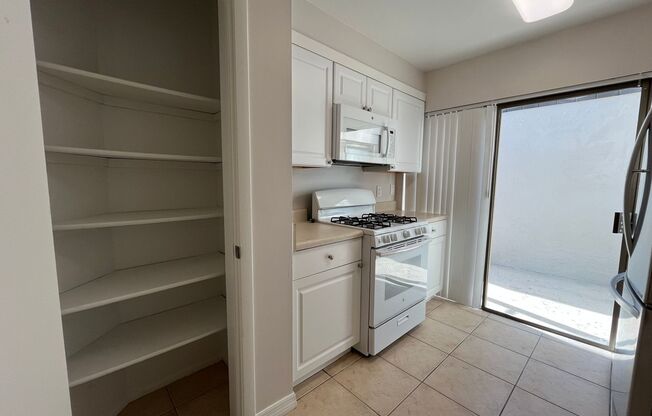 3 beds, 2 baths, $2,000, Unit UNIT A