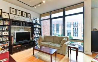 Gorgeous Light Filled Spacious Studio Blocks to King St Metro