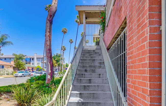 Central Inglewood Life – Gated Living Near SoFi & Transit